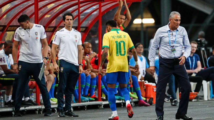 Neymar injures his hamstring